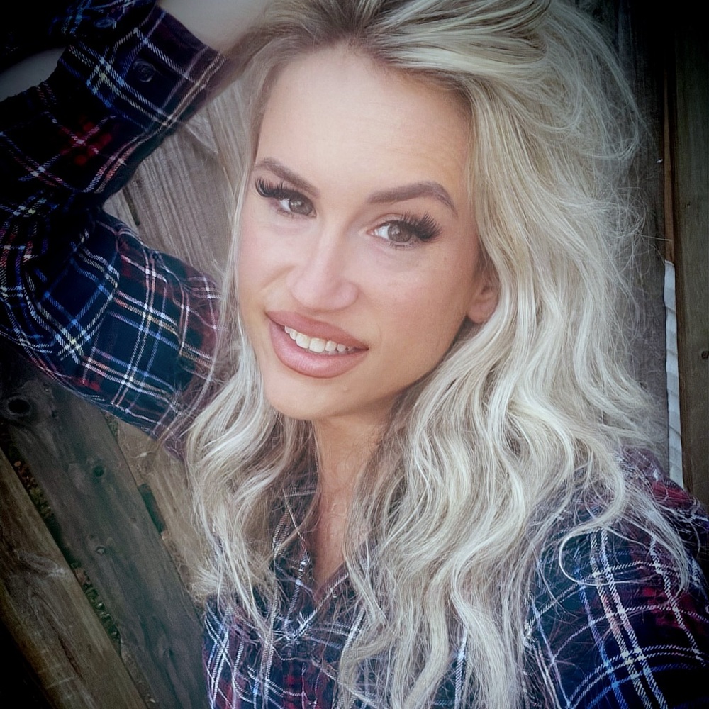 Meet your Posher, Haley! - Picture 2 of 2
